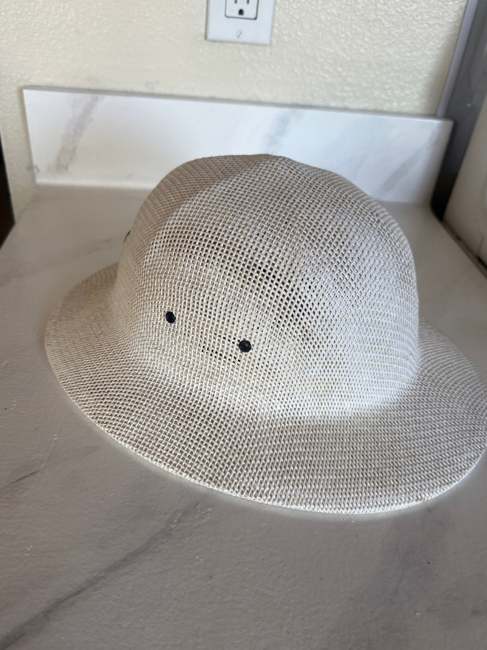 RARE Vintage Bayly Lightweight White Straw hard  Sun pith safari Hat with strap